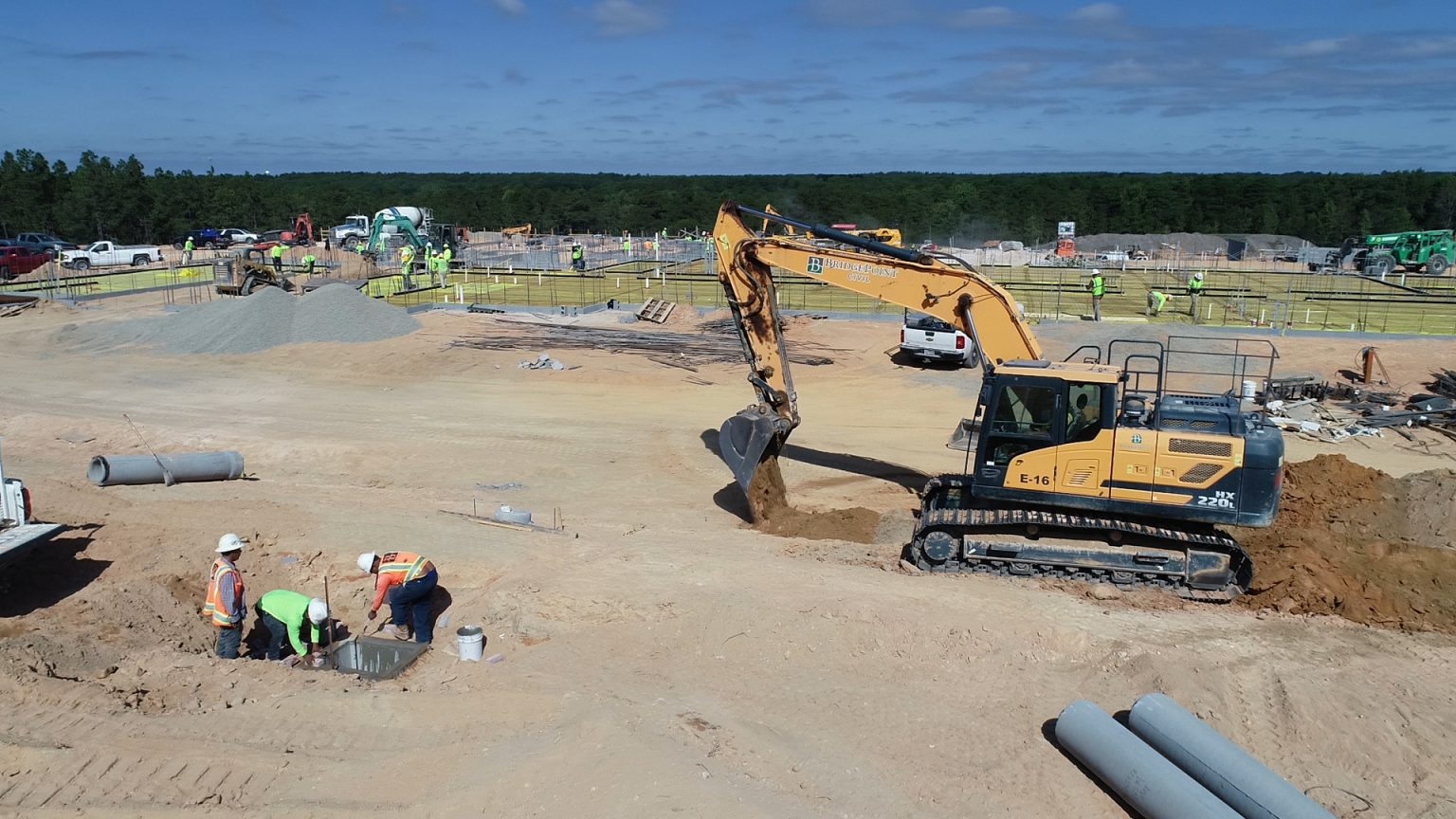 bridgepoint-civil-hyundai-excavator