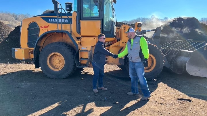 Hansen’s Tree Service Values Hyundai HL955A Wheel Loader