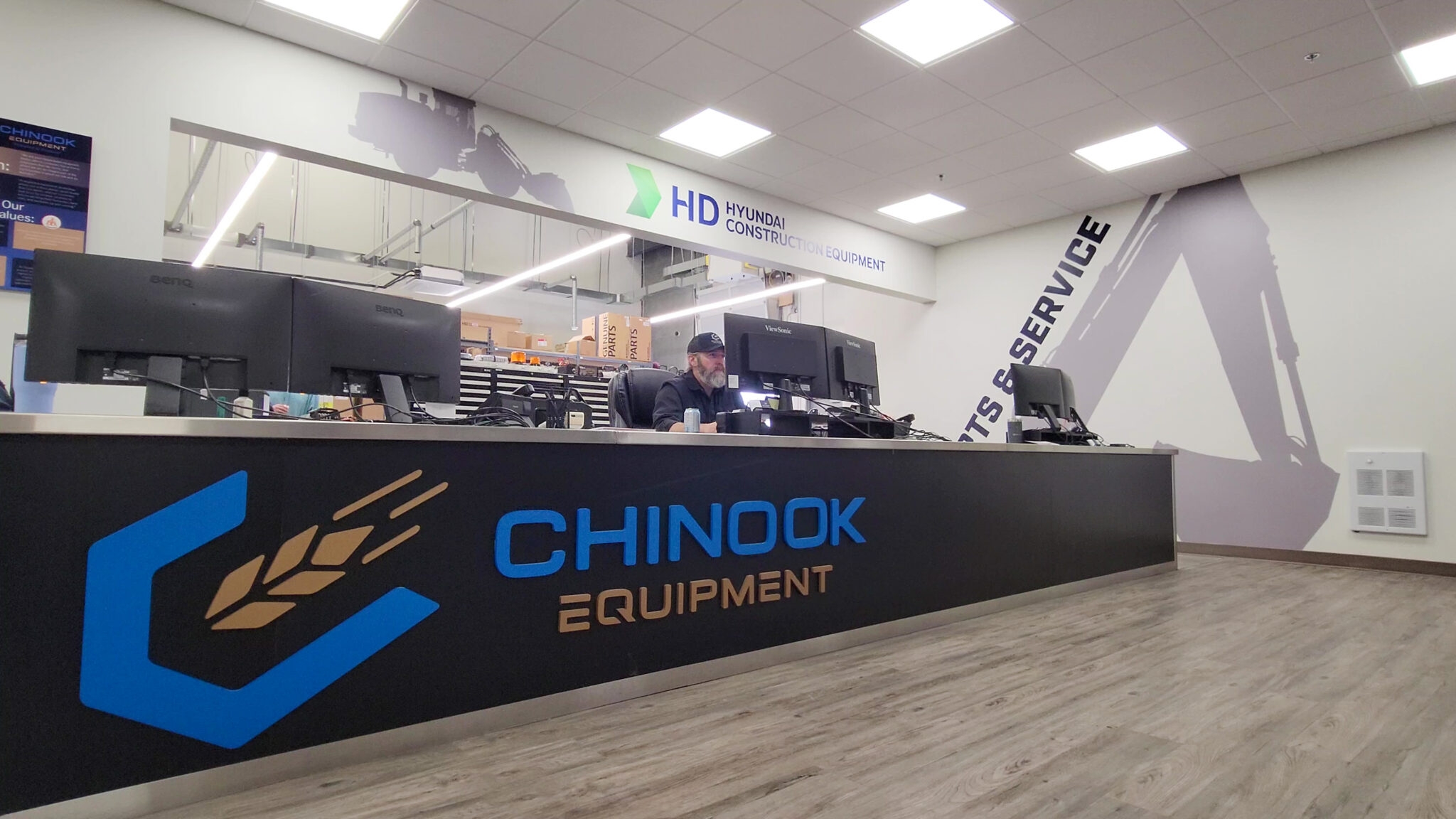 chinook-nisku-customer-service-desk