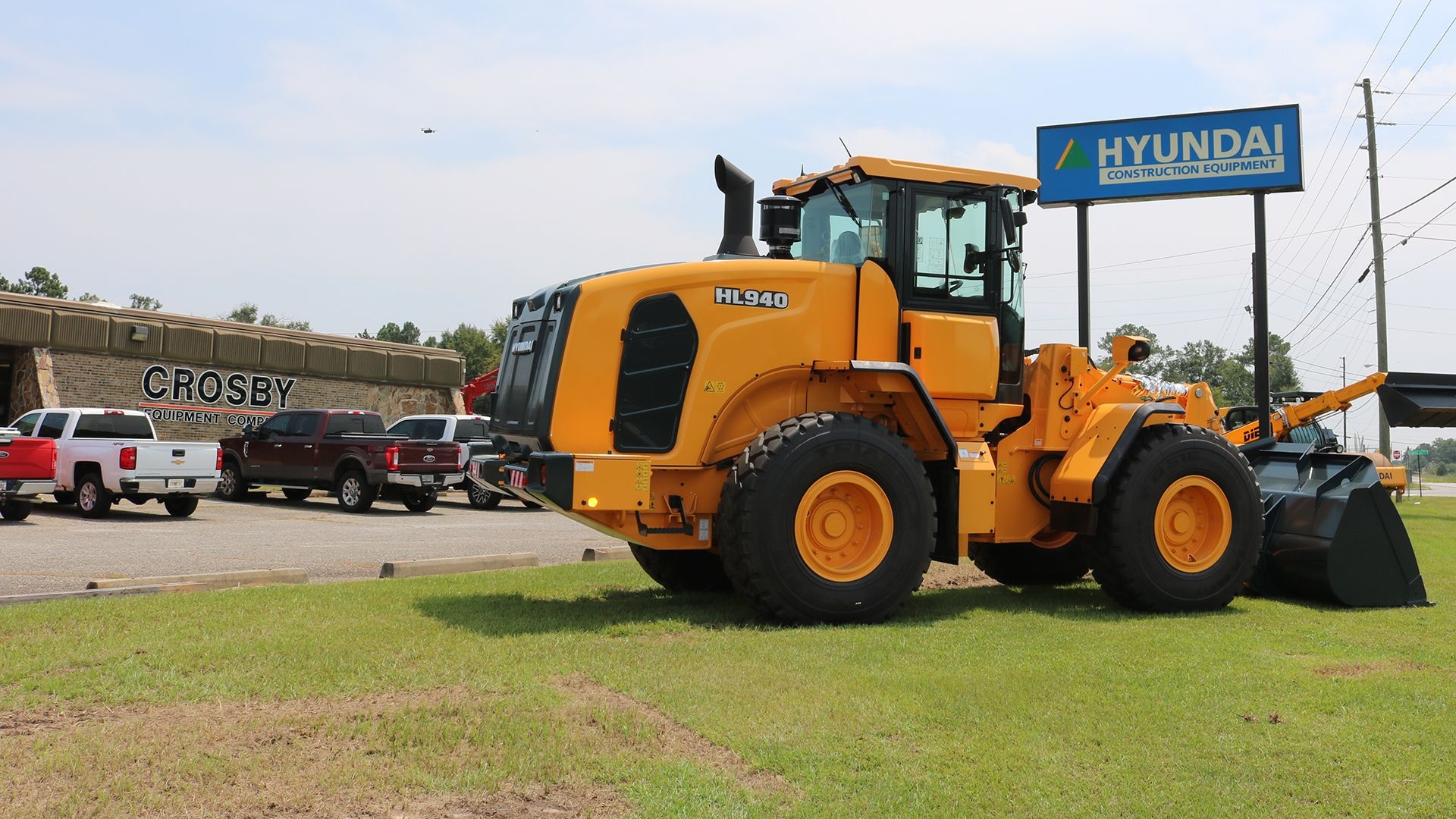 crosby-macon-dealership-sign-hl940-hyundai-wheel-loader