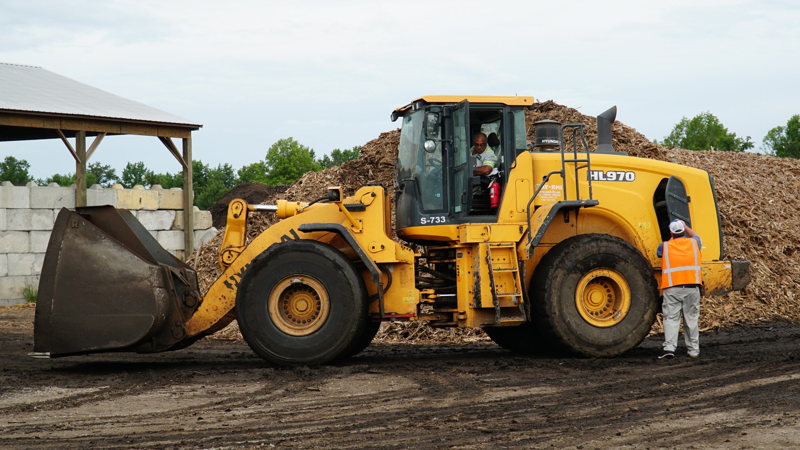 McGill HL970 wheel loader