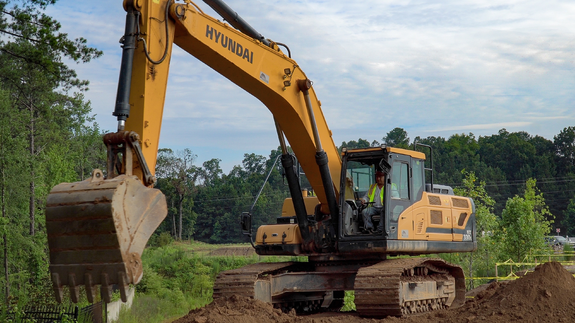 hx330l-headwaters-earthwork
