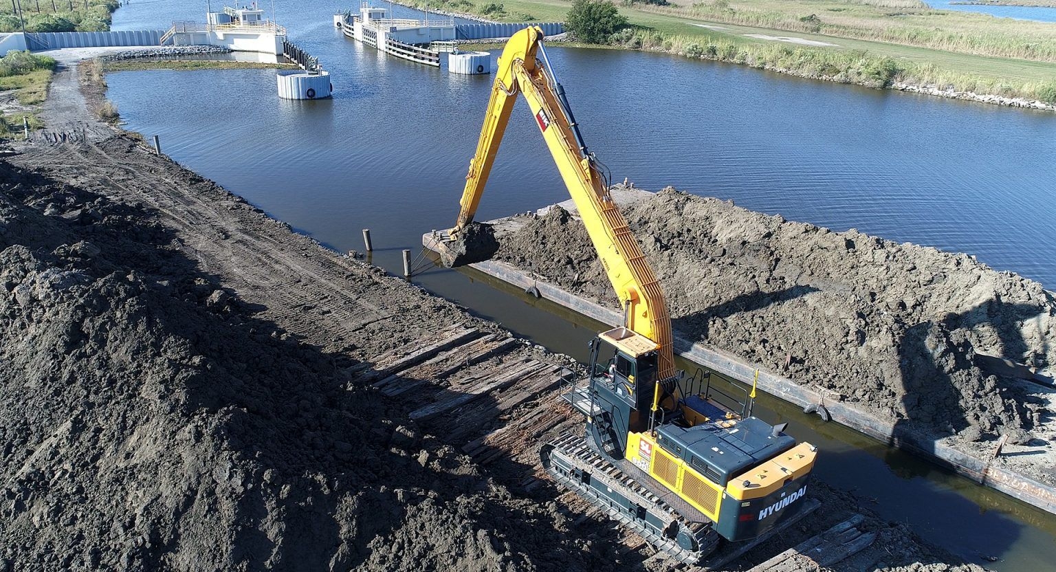 HX900L Largest Excavator For Marine Division