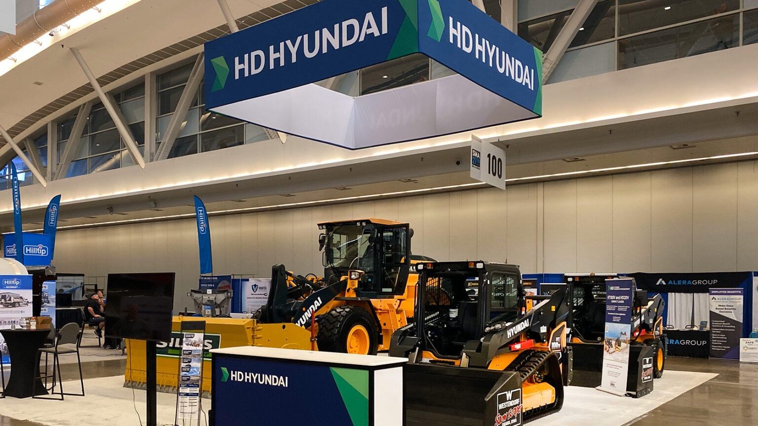 sima-2024-hyundai-loaders-on-display2-1536x864