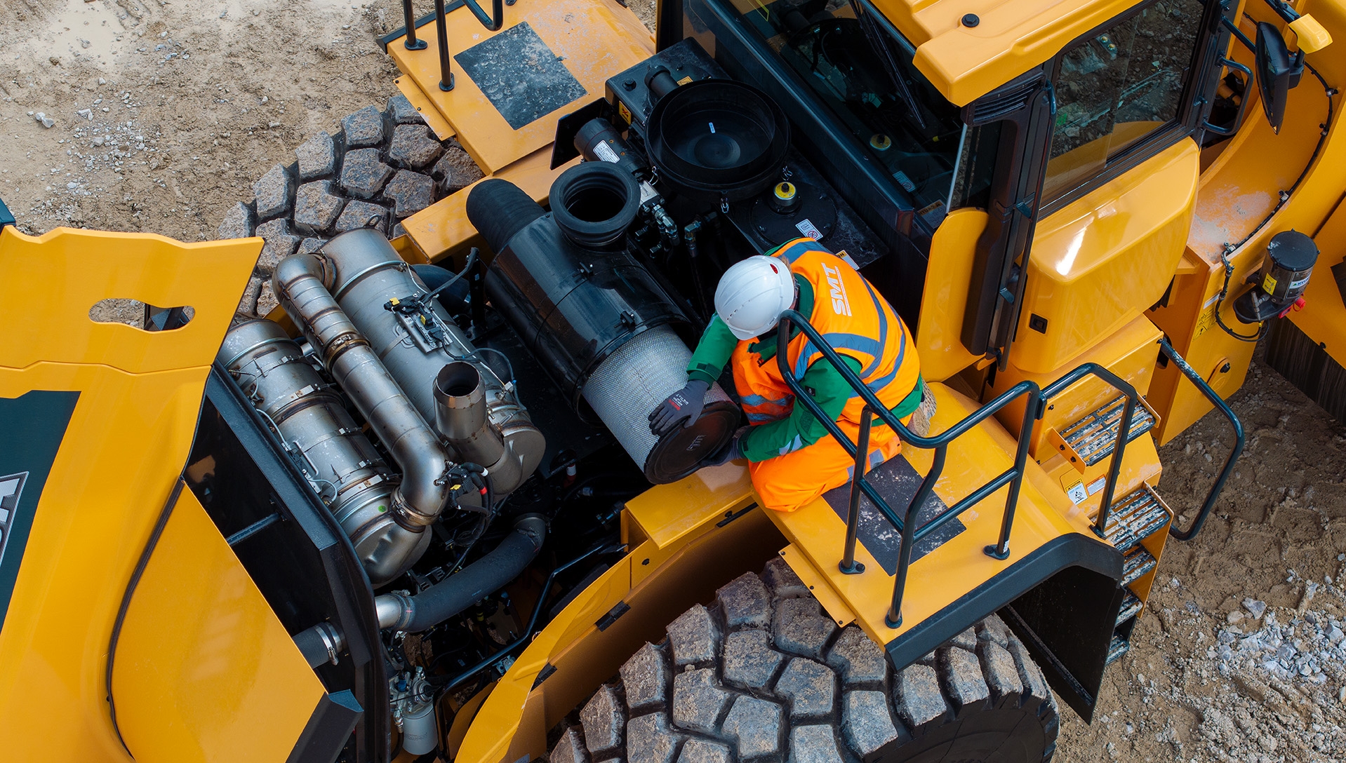 wheel loader service-air filter replacement