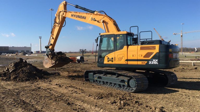 HX220L Hyundai Excavator Field Test