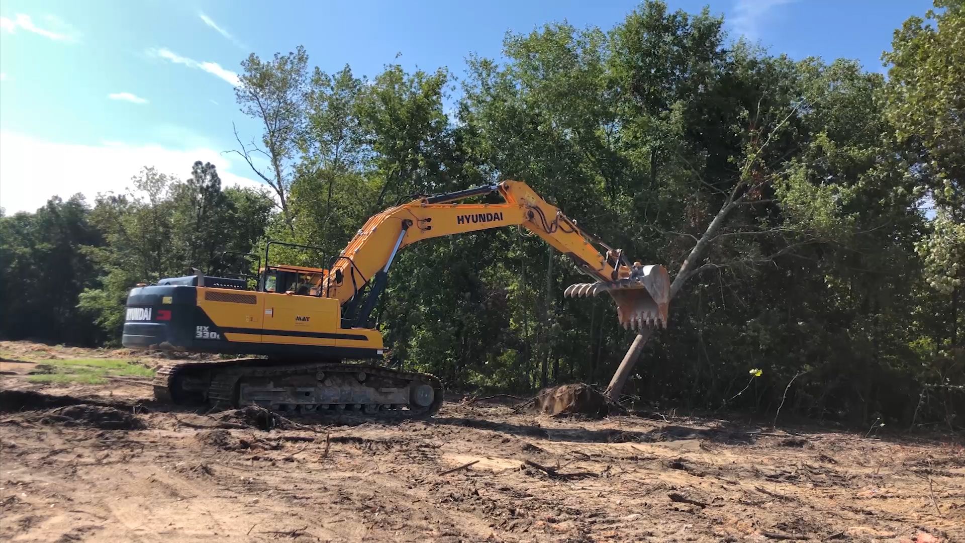 Atomic Sand HX330L Excavator Knocking Down Tree