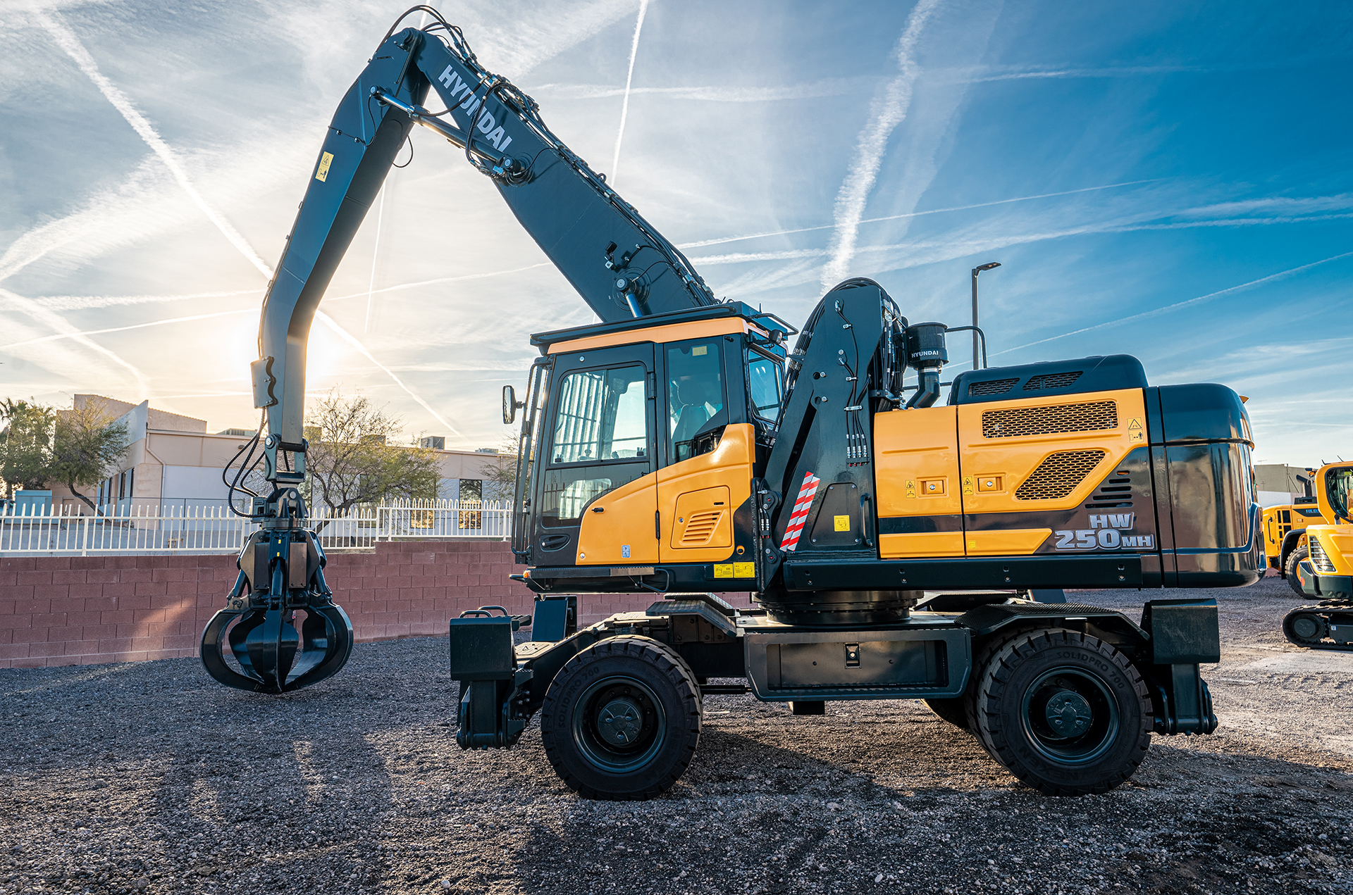 Hyundai Launches New HW250MH Wheeled Material Handler, HX210A Excavator, HX85A Compact Excavator at CONEXPO-CON/AGG 2020